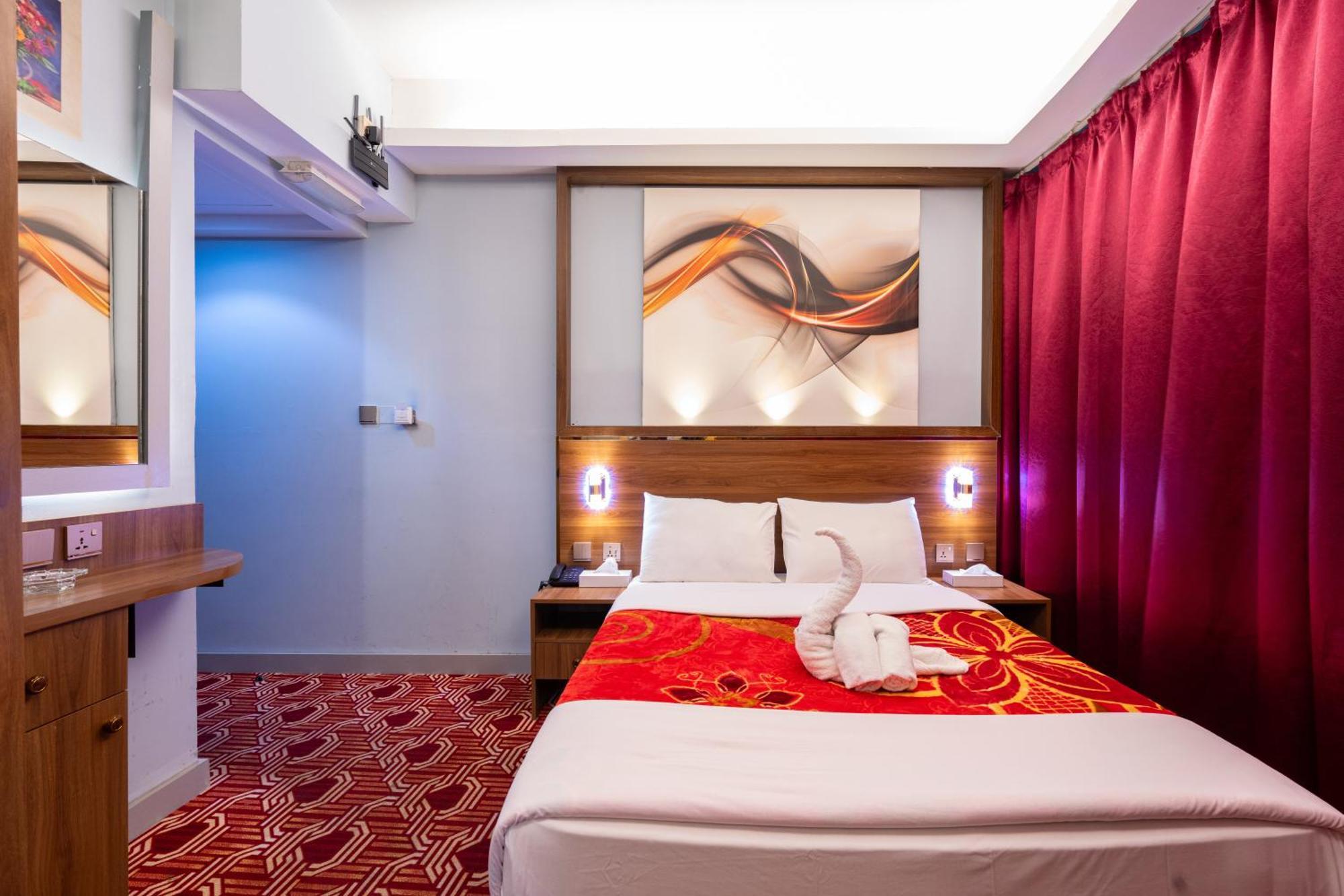 Tanha Hotel Dubai Exterior photo