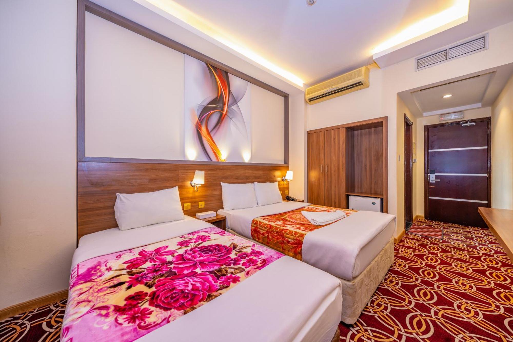 Tanha Hotel Dubai Exterior photo